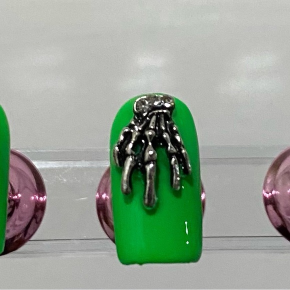 Hand Crafted Green (Glow In The Dark) Short Square Love Galore Press On Nails - Picture 3 of 6